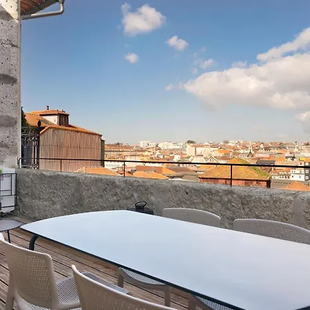 Rooftop Balcony At Historic Center Apartment Porto